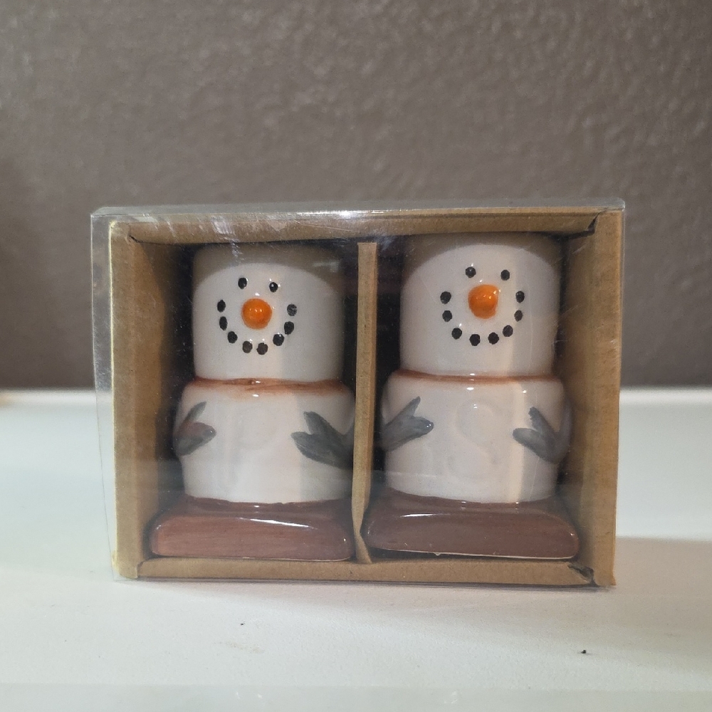Snowman Salt and Pepper Shaker Set NWT
